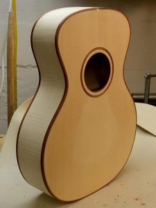 Hormigo binding and violin purfling make an elegant combination.
